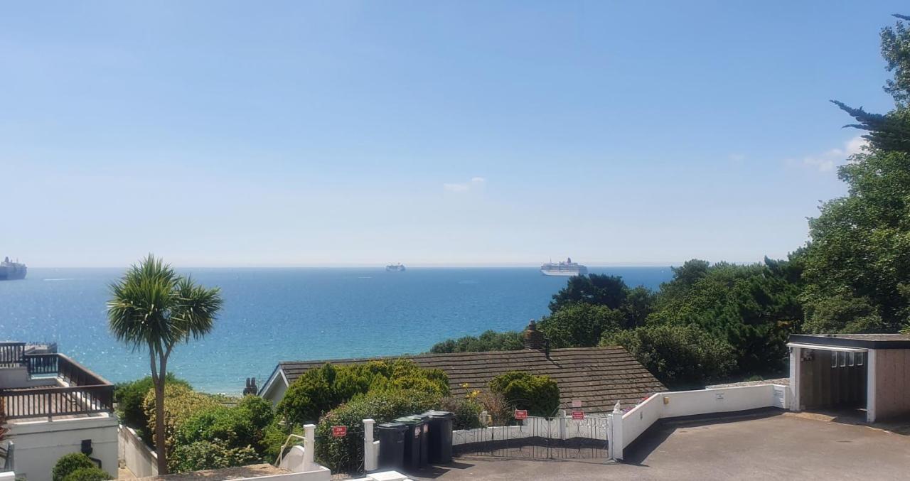 A Beautiful Apartment With Stunning Sea Views & Private Balcony บอร์นมัธ ภายนอก รูปภาพ