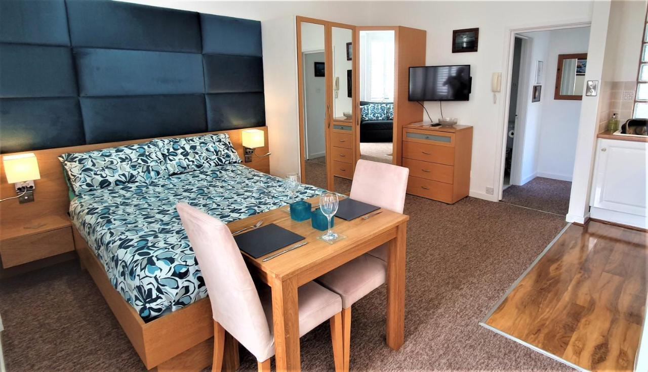 A Beautiful Apartment With Stunning Sea Views & Private Balcony บอร์นมัธ ภายนอก รูปภาพ
