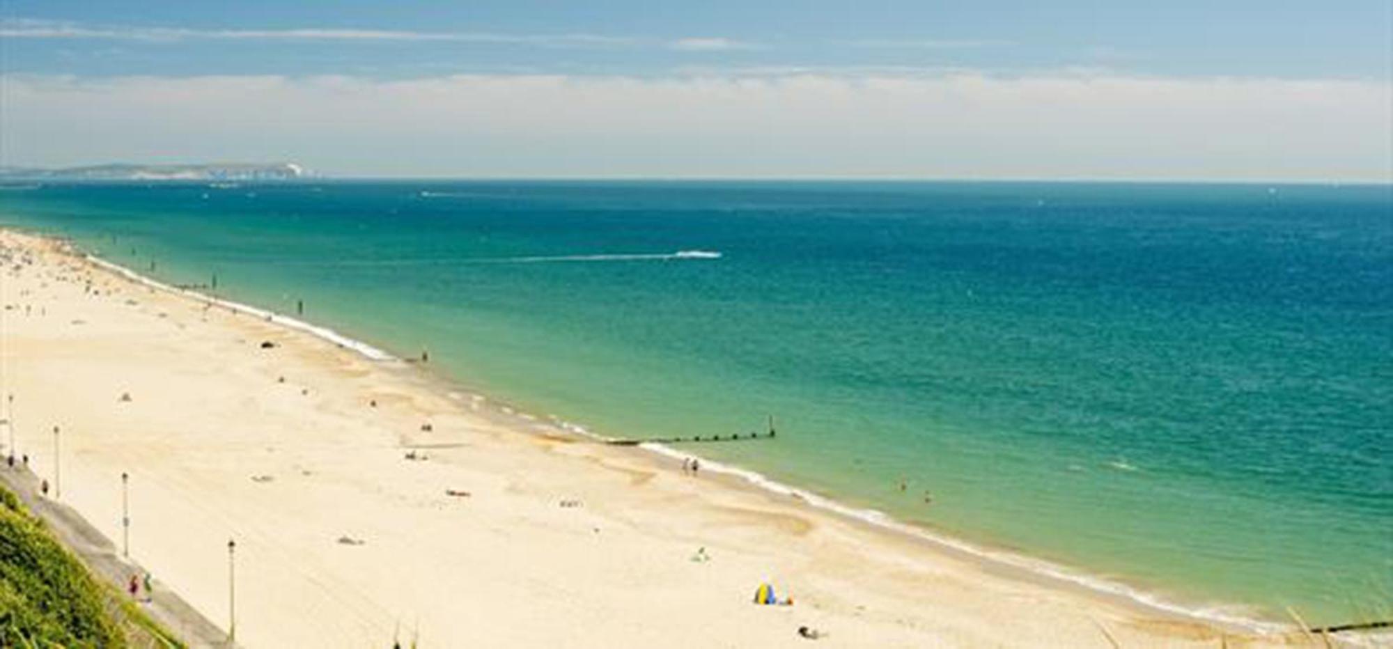 A Beautiful Apartment With Stunning Sea Views & Private Balcony บอร์นมัธ ภายนอก รูปภาพ
