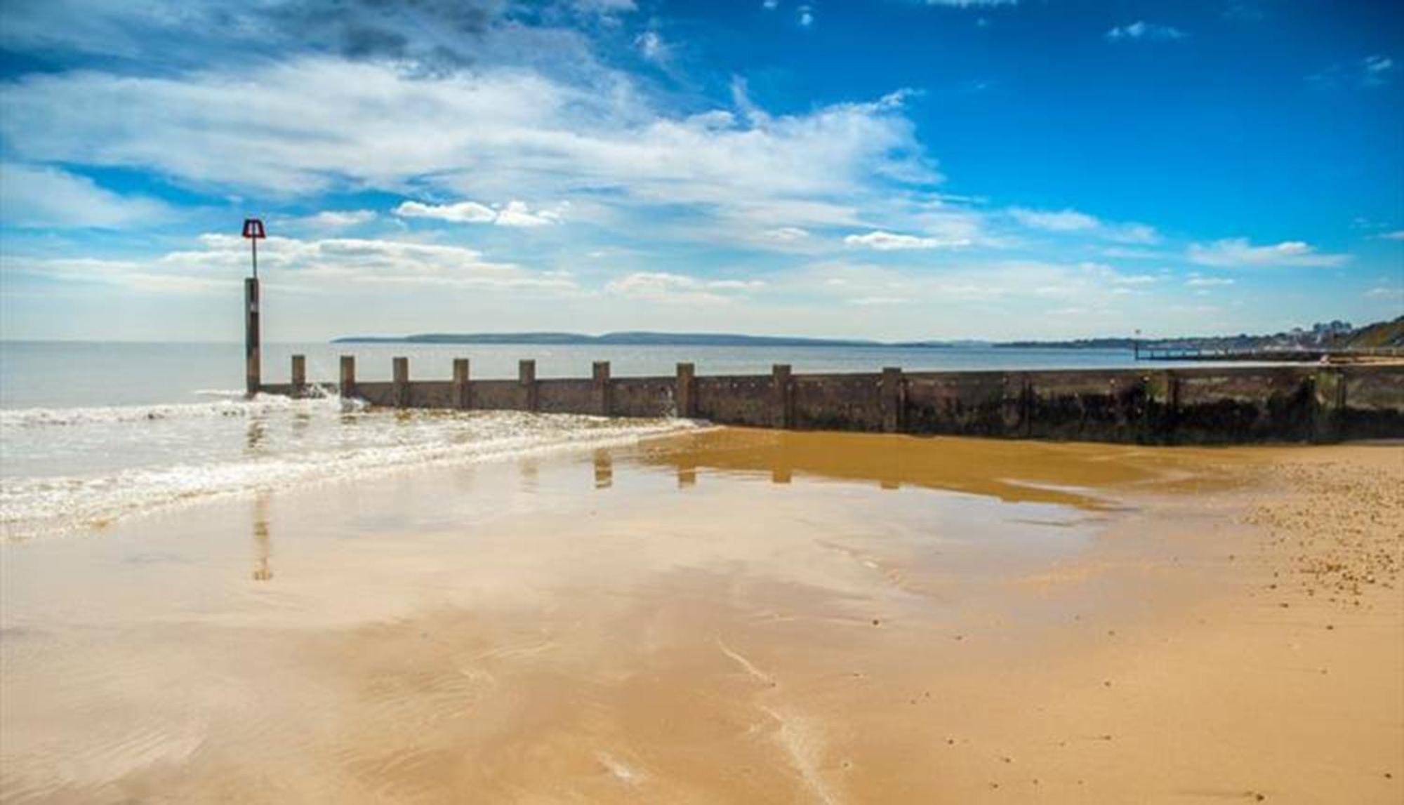 A Beautiful Apartment With Stunning Sea Views & Private Balcony บอร์นมัธ ภายนอก รูปภาพ