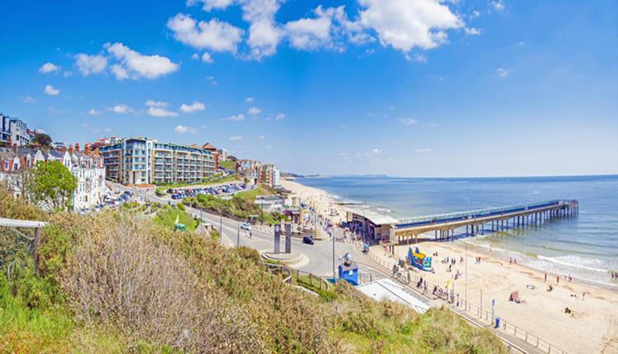 A Beautiful Apartment With Stunning Sea Views & Private Balcony บอร์นมัธ ภายนอก รูปภาพ